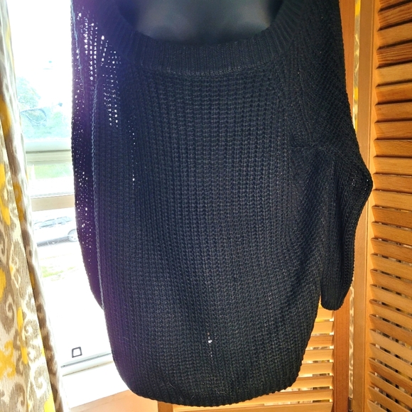Black knitted off the shoulder Sweater - Picture 2 of 7